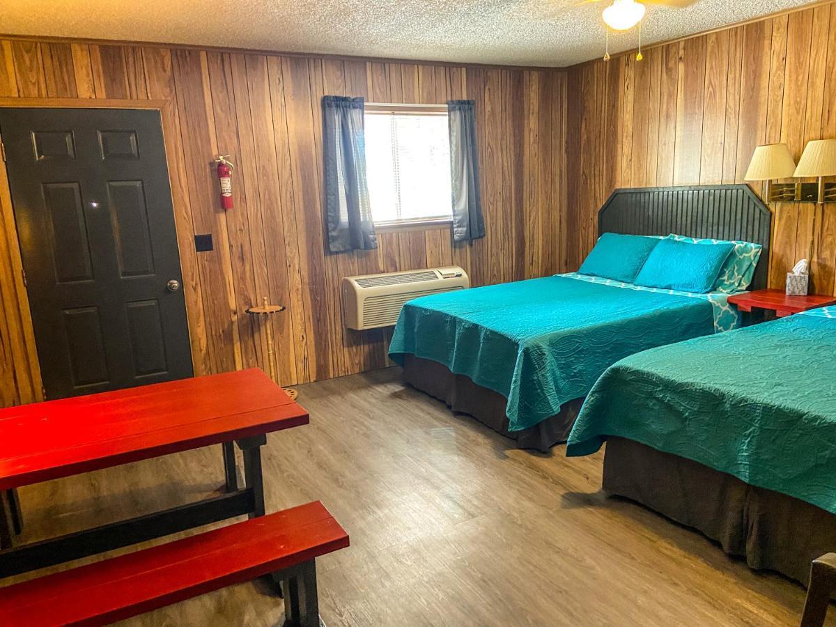 Reel Inn And Lodge Quitman Exterior photo