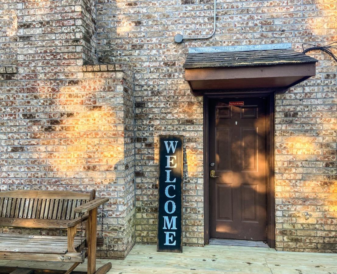 Reel Inn And Lodge Quitman Exterior photo