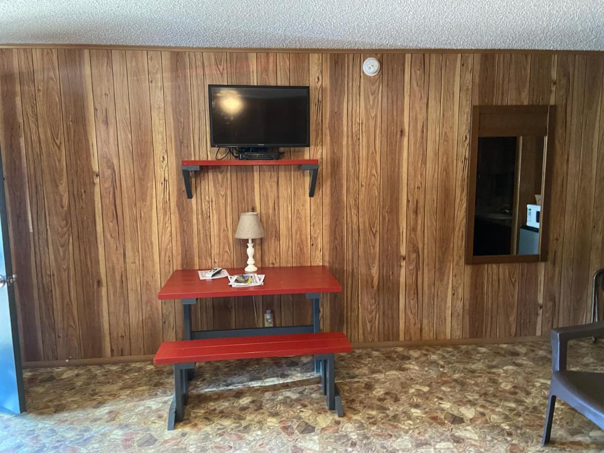Reel Inn And Lodge Quitman Exterior photo