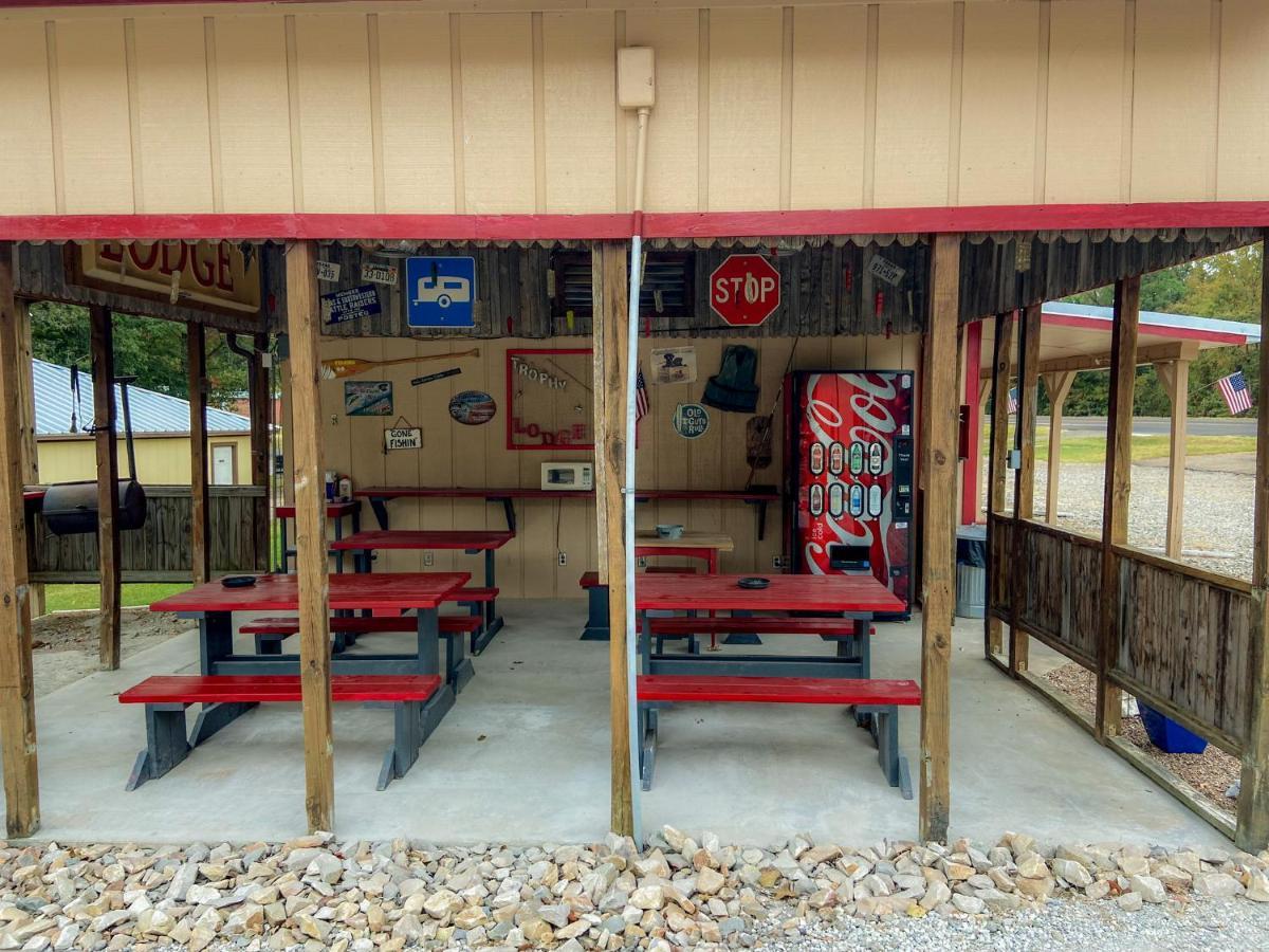 Reel Inn And Lodge Quitman Exterior photo