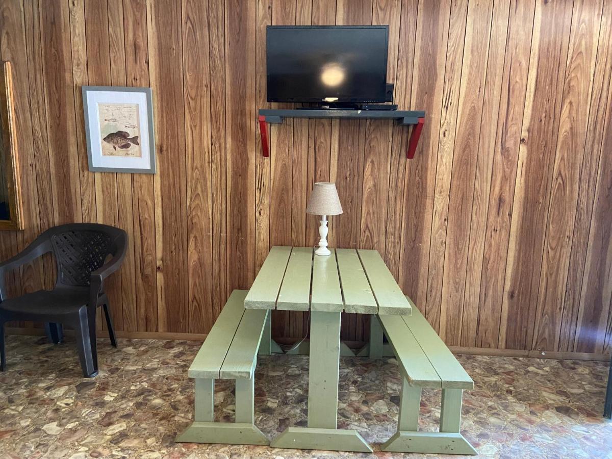 Reel Inn And Lodge Quitman Exterior photo
